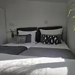 בית הארחה By The Sea 3*