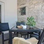 בית הארחה By The Sea 3*