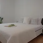 בית הארחה By The Sea 3*