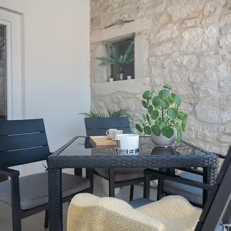 Konukevi By The Sea 3*
