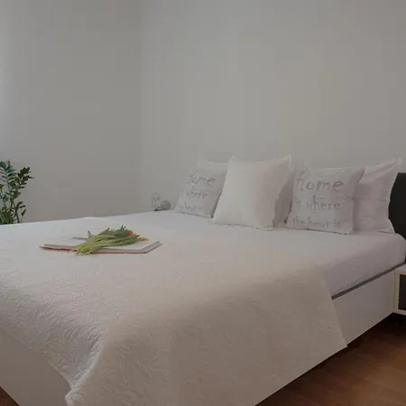 Konukevi By The Sea 3*